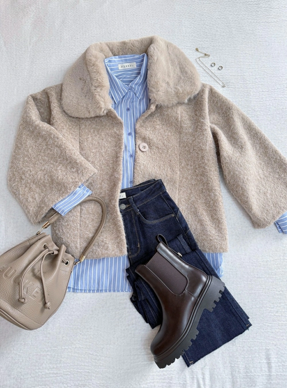 Abrigo corto pelo cuello