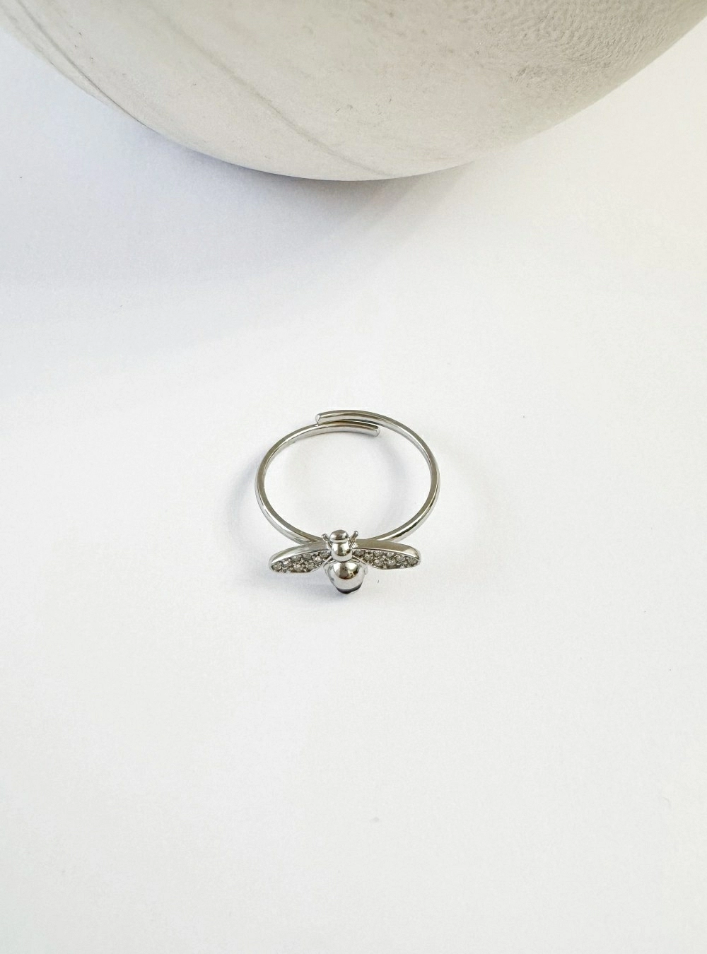 Anillo abeja circonitas