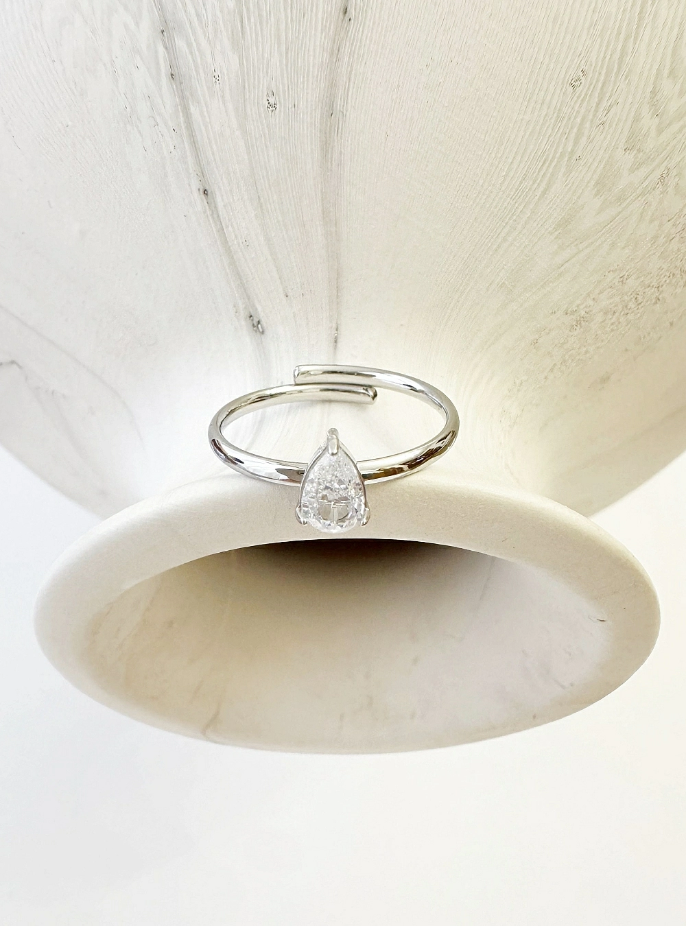 Anillo circonita deltoide I