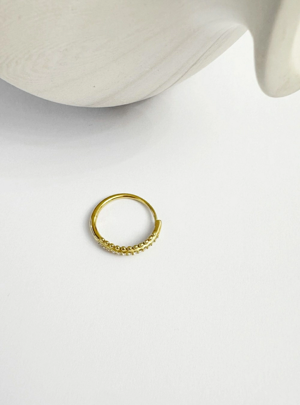 Anillo circonitas y esferas