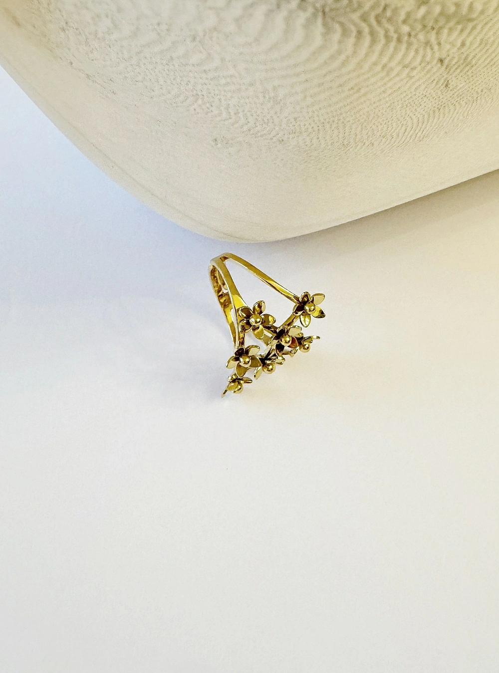 Anillo entramado flores