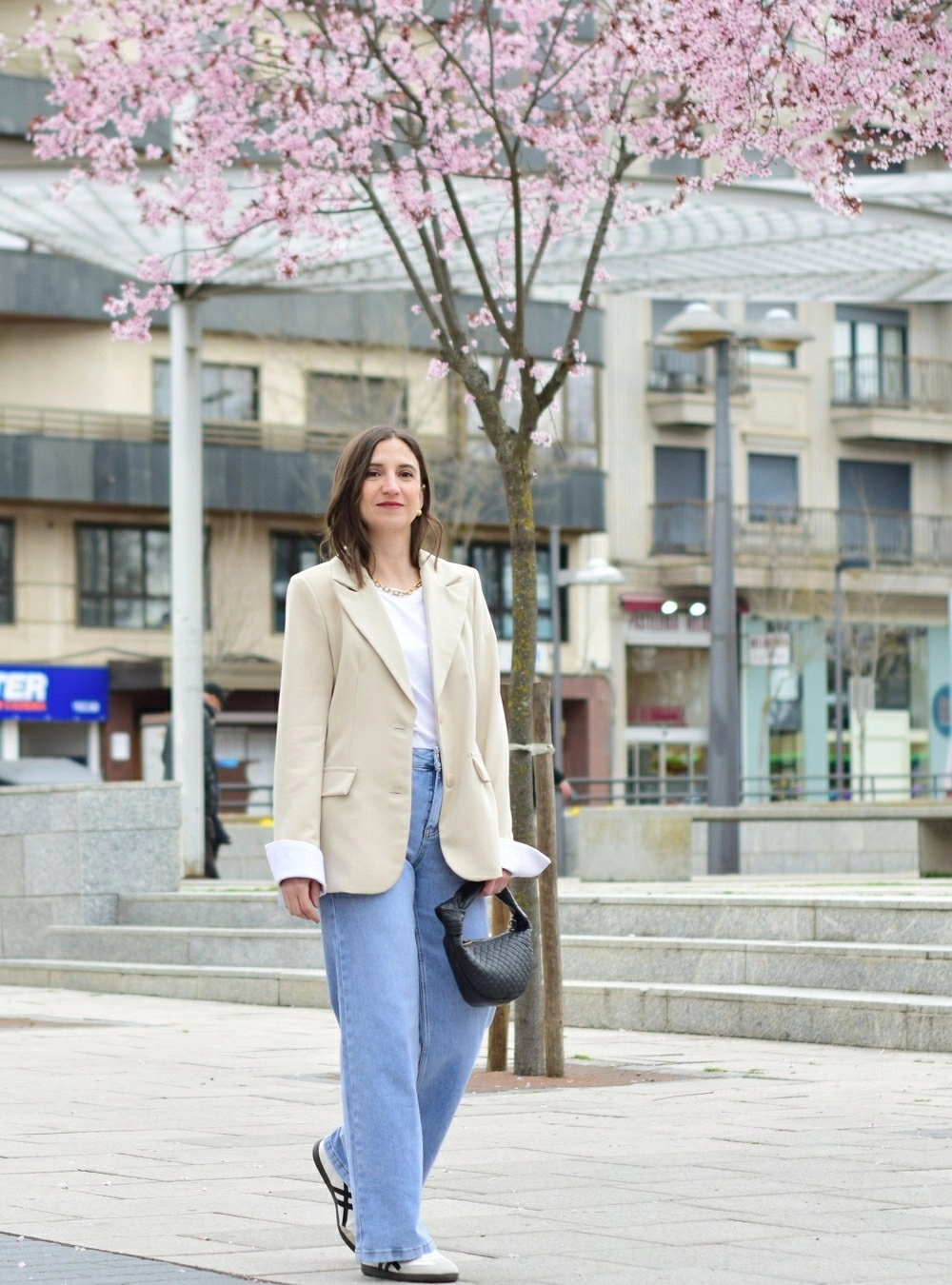 Blazer entallada dos botones