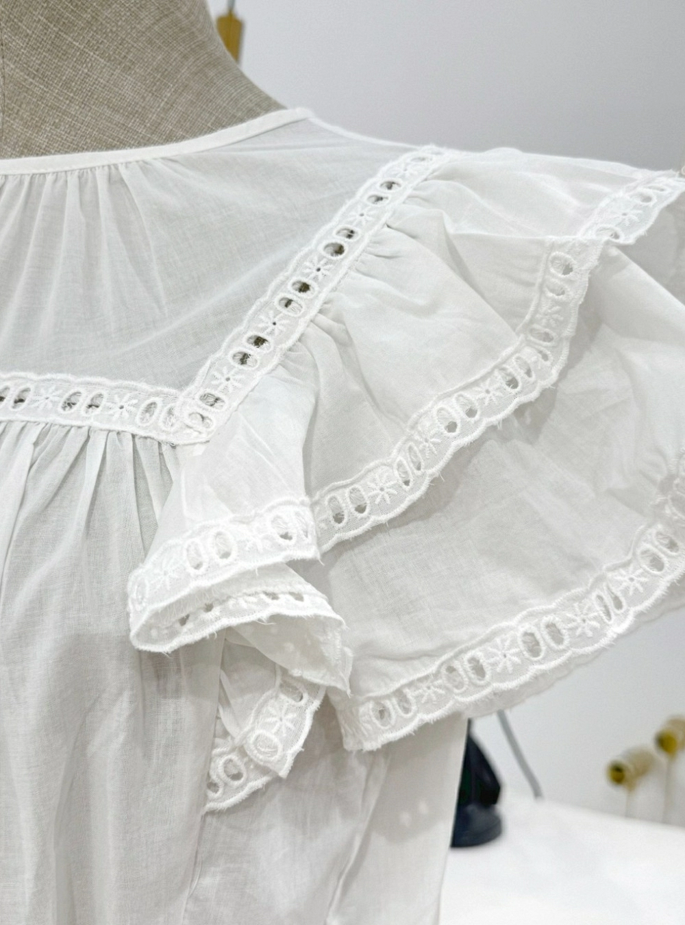 Blusa bordados y volantes manga Blusa bordados y volantes manga