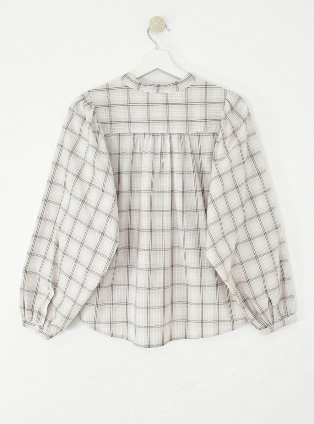 Blusa cuadros cuello mao