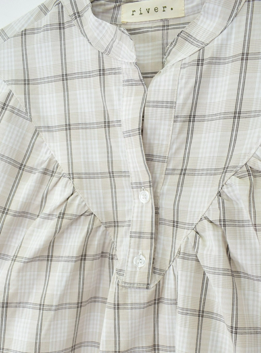 Blusa cuadros cuello mao