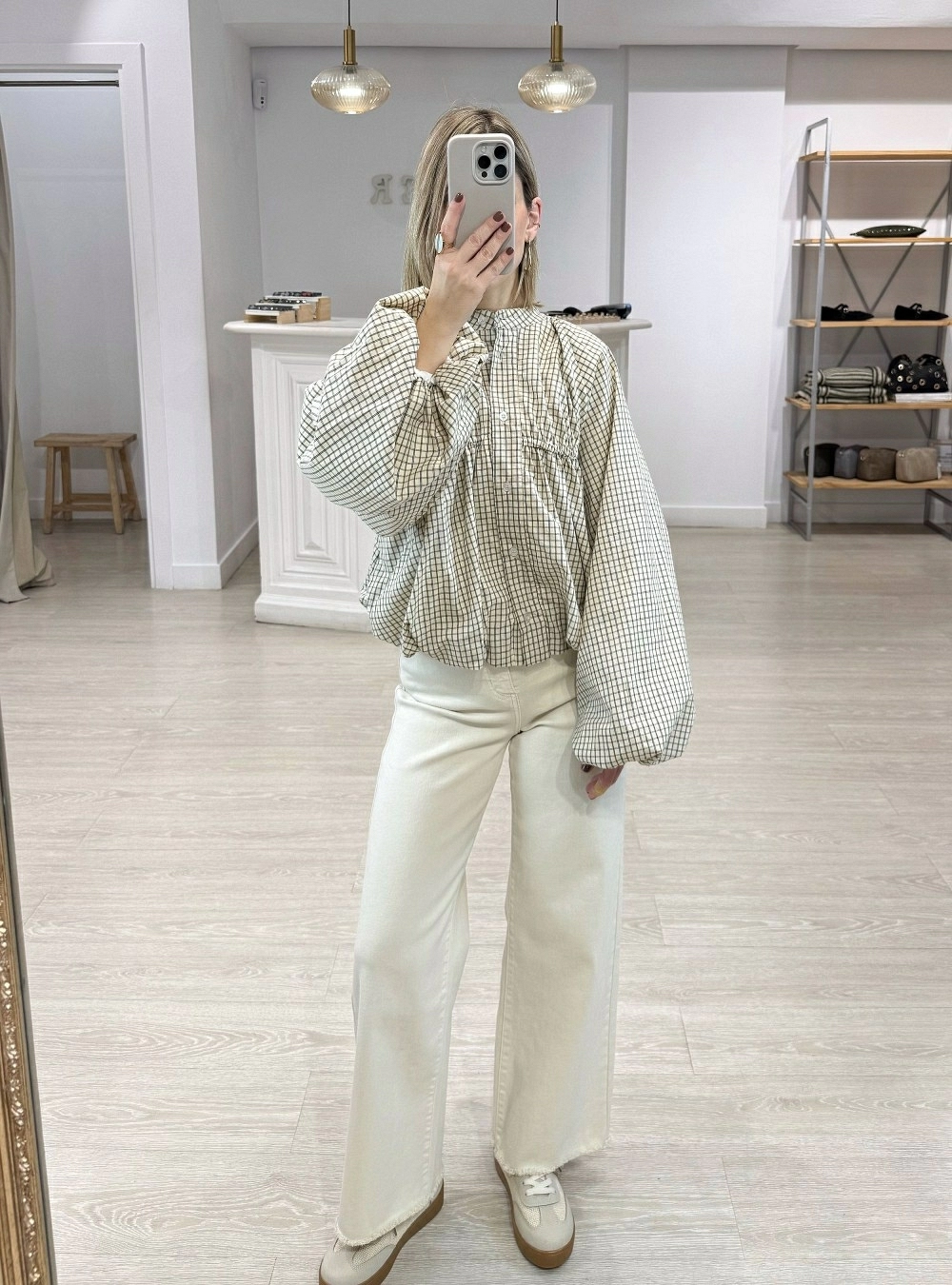 Blusa de cuadros y botones bajo Blusa de cuadros y botones bajo