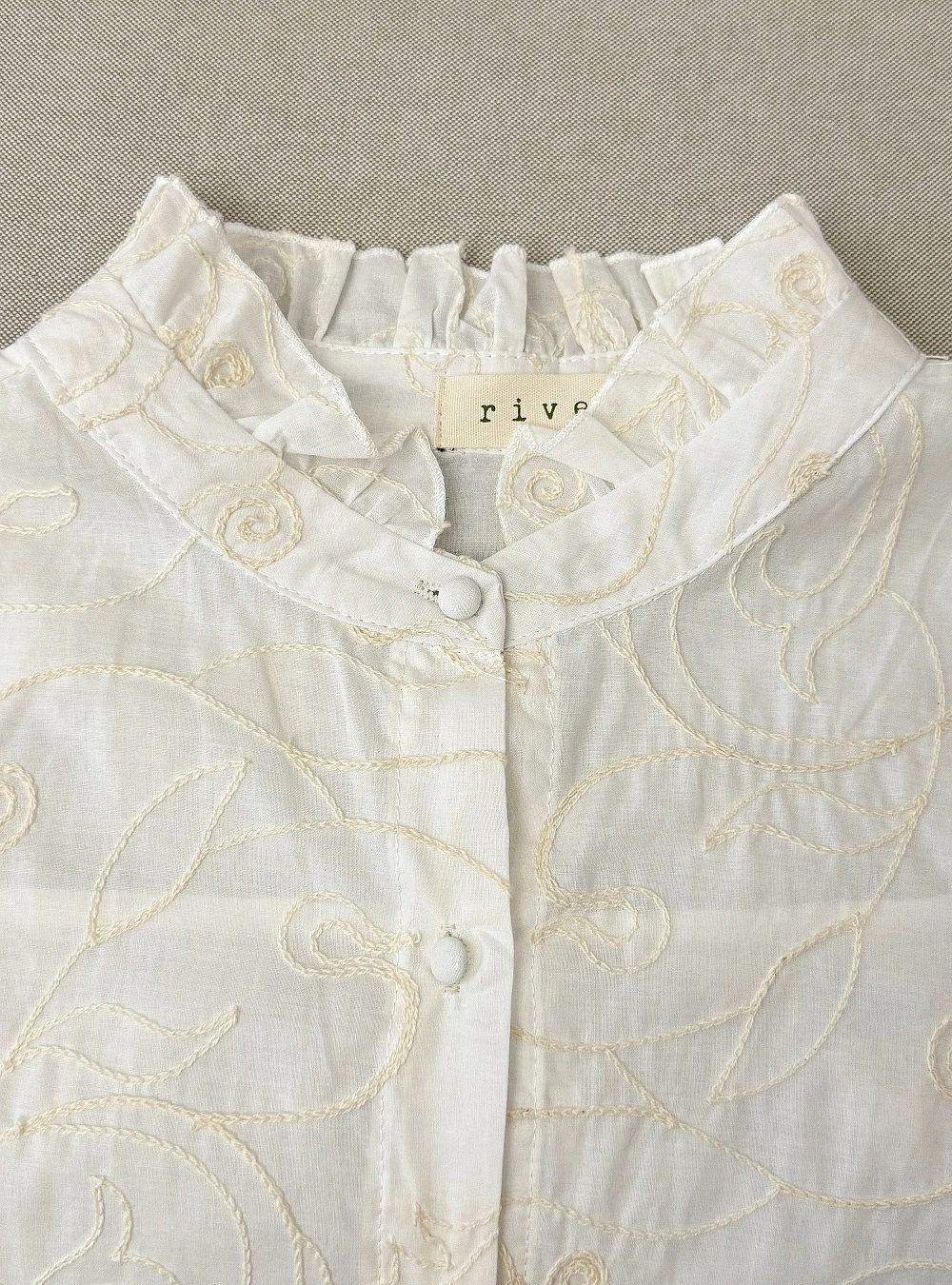 Blusa ml bordados vainilla