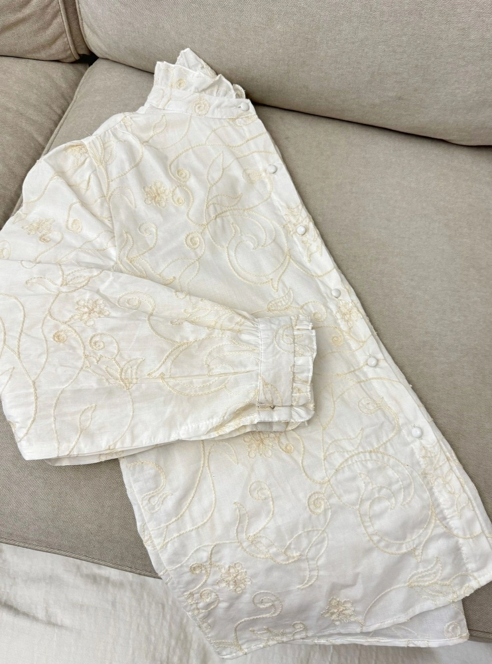 Blusa ml bordados vainilla