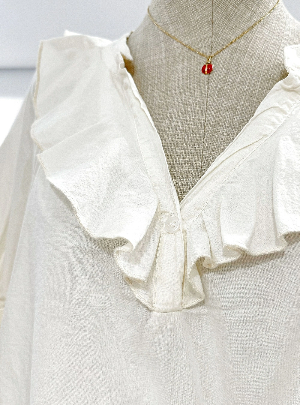 Blusa ML cuello V volantes