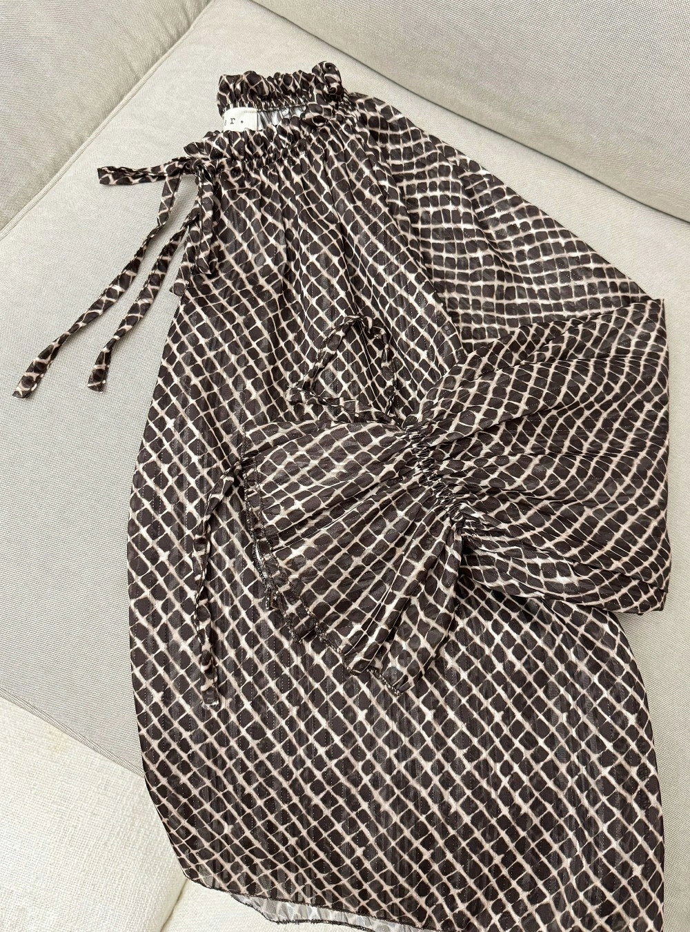 Blusa ml estampada rombos y brillos