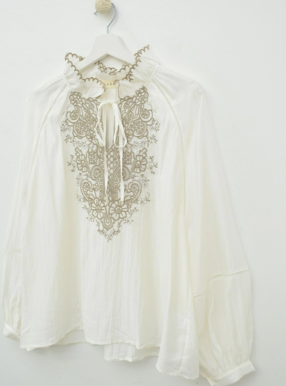 Blusa ml pecho bordado Blusa ml pecho bordado