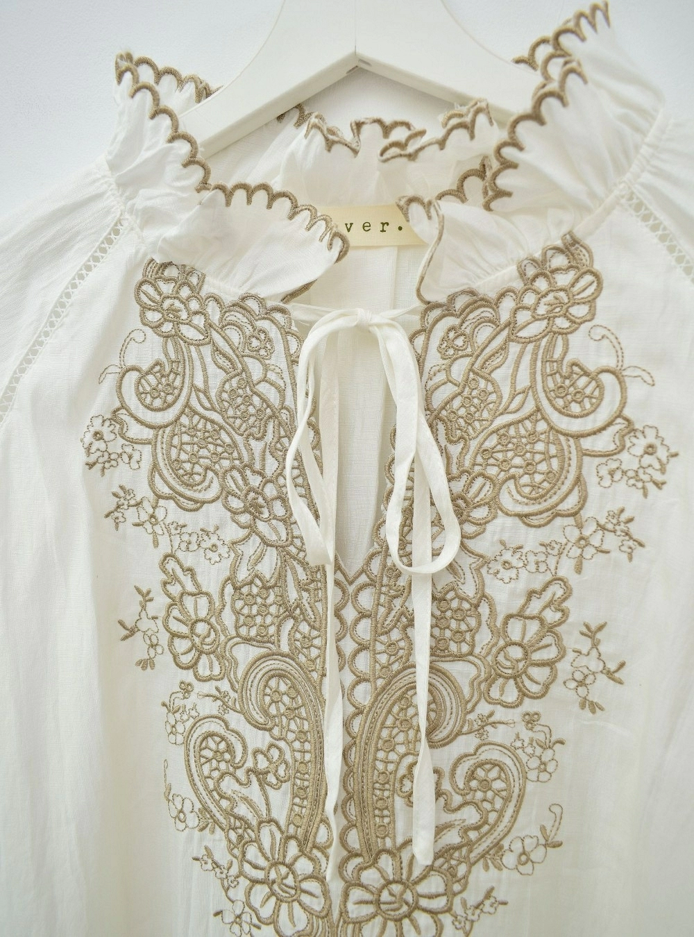 Blusa ml pecho bordado Blusa ml pecho bordado