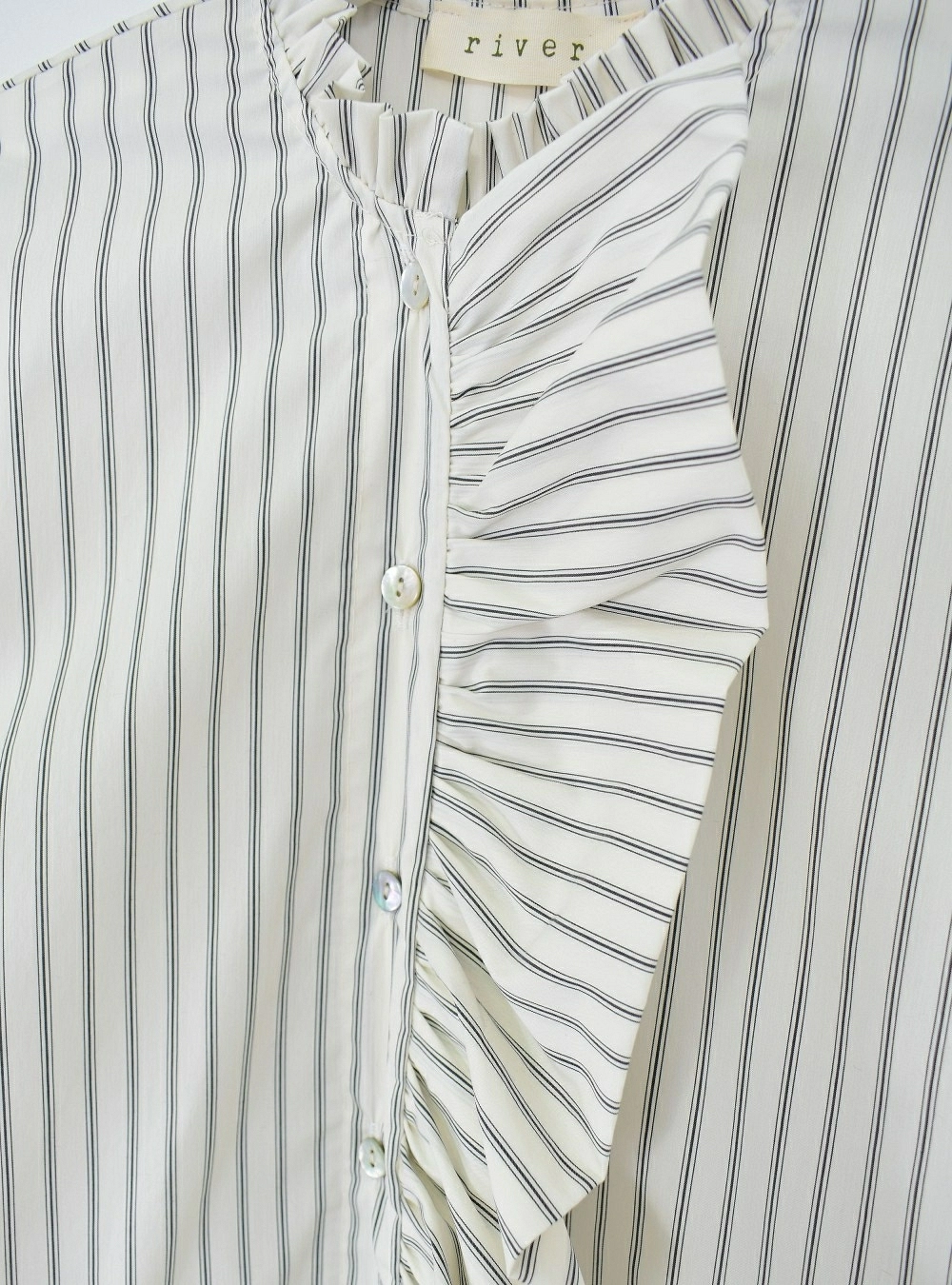 Blusa ml rayas volante en botones Blusa ml rayas volante en botones