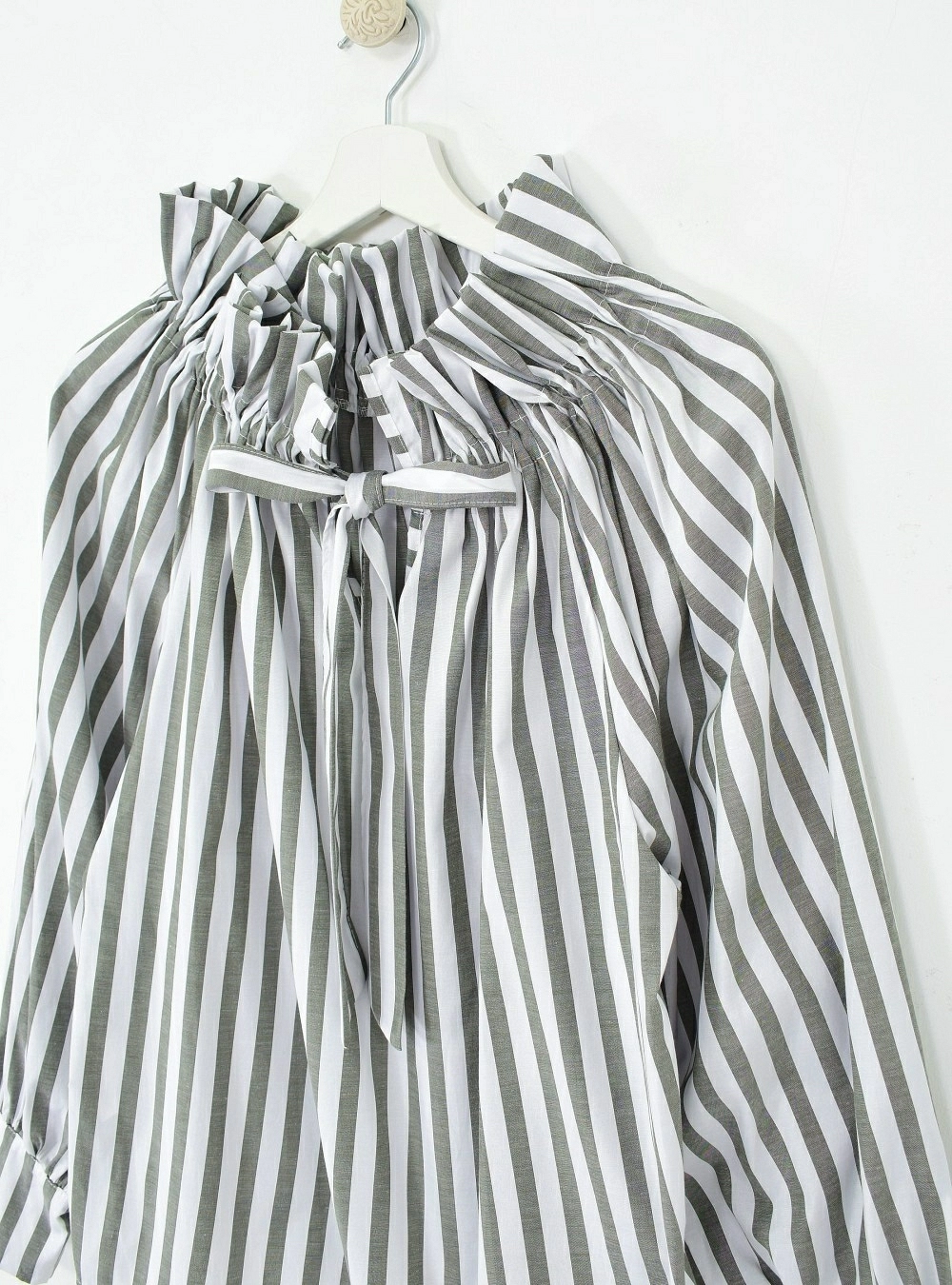 Blusa rayas cuello romántico