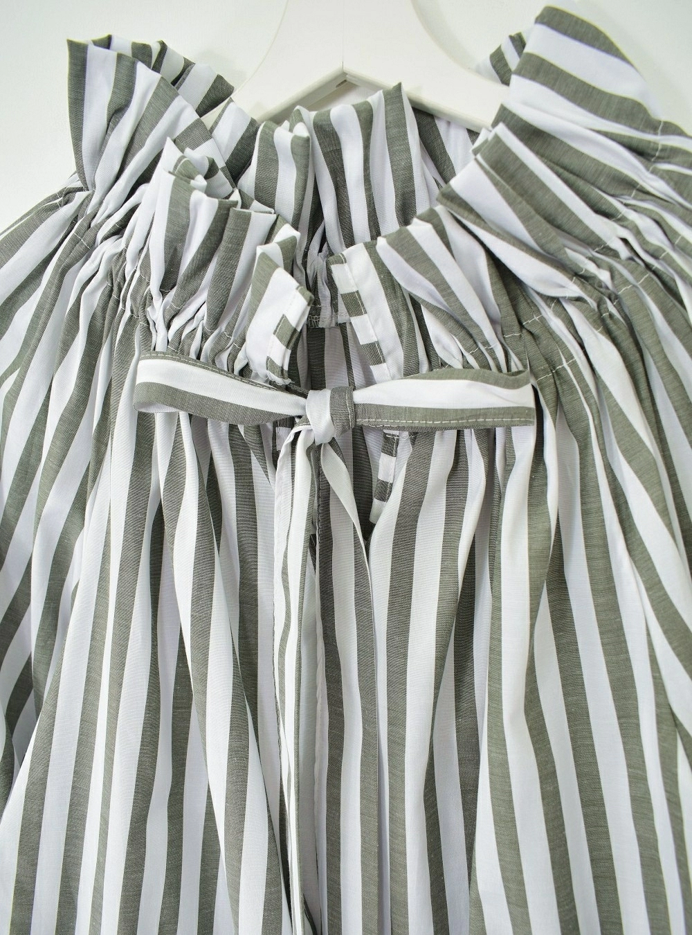 Blusa rayas cuello romántico