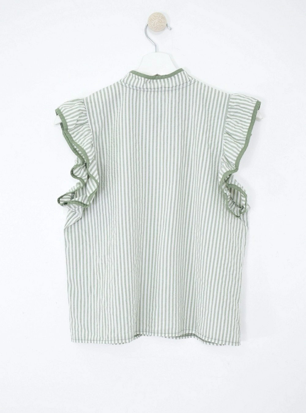 Blusa sm rayas, botones y volante