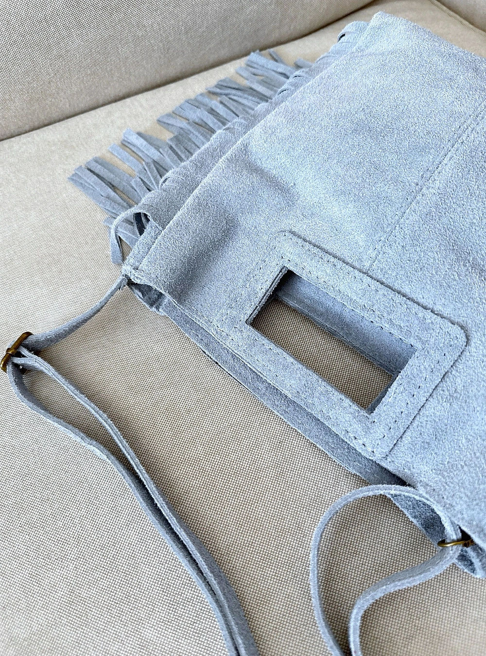 Bolso ante flecos y bandolera