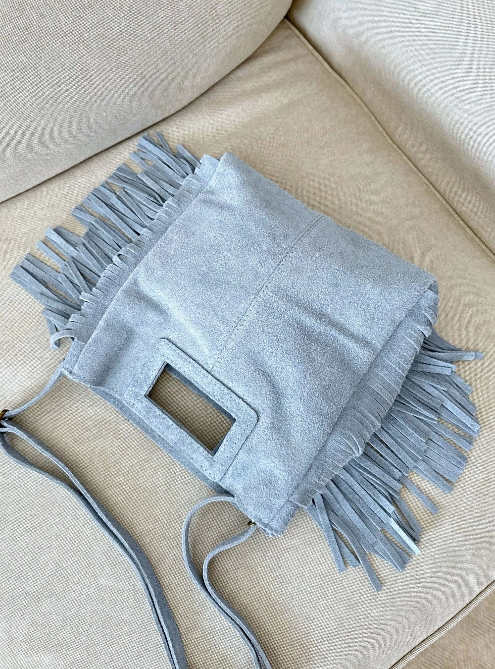 Bolso ante flecos y bandolera