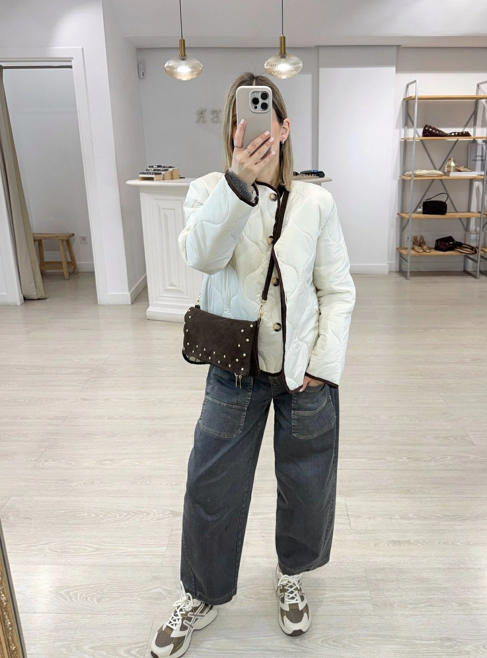 Bolso ante tachas solapa