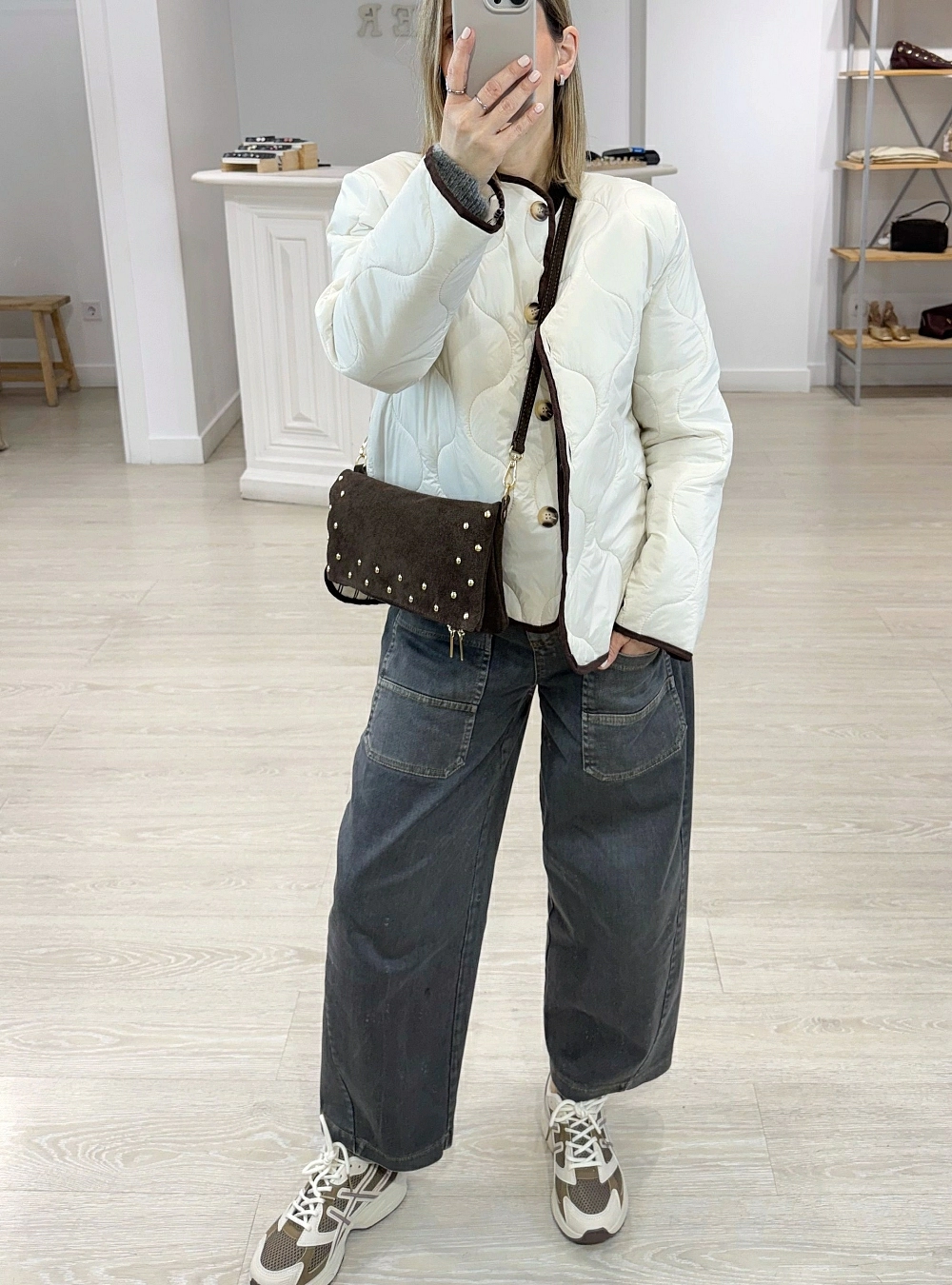 Bolso ante tachas solapa