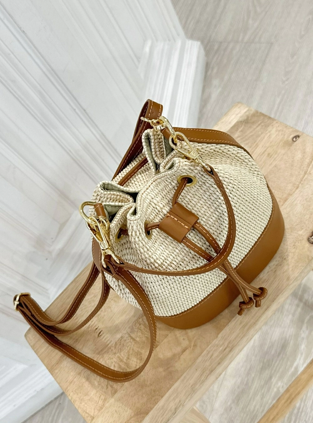 Bolso de rafia y piel