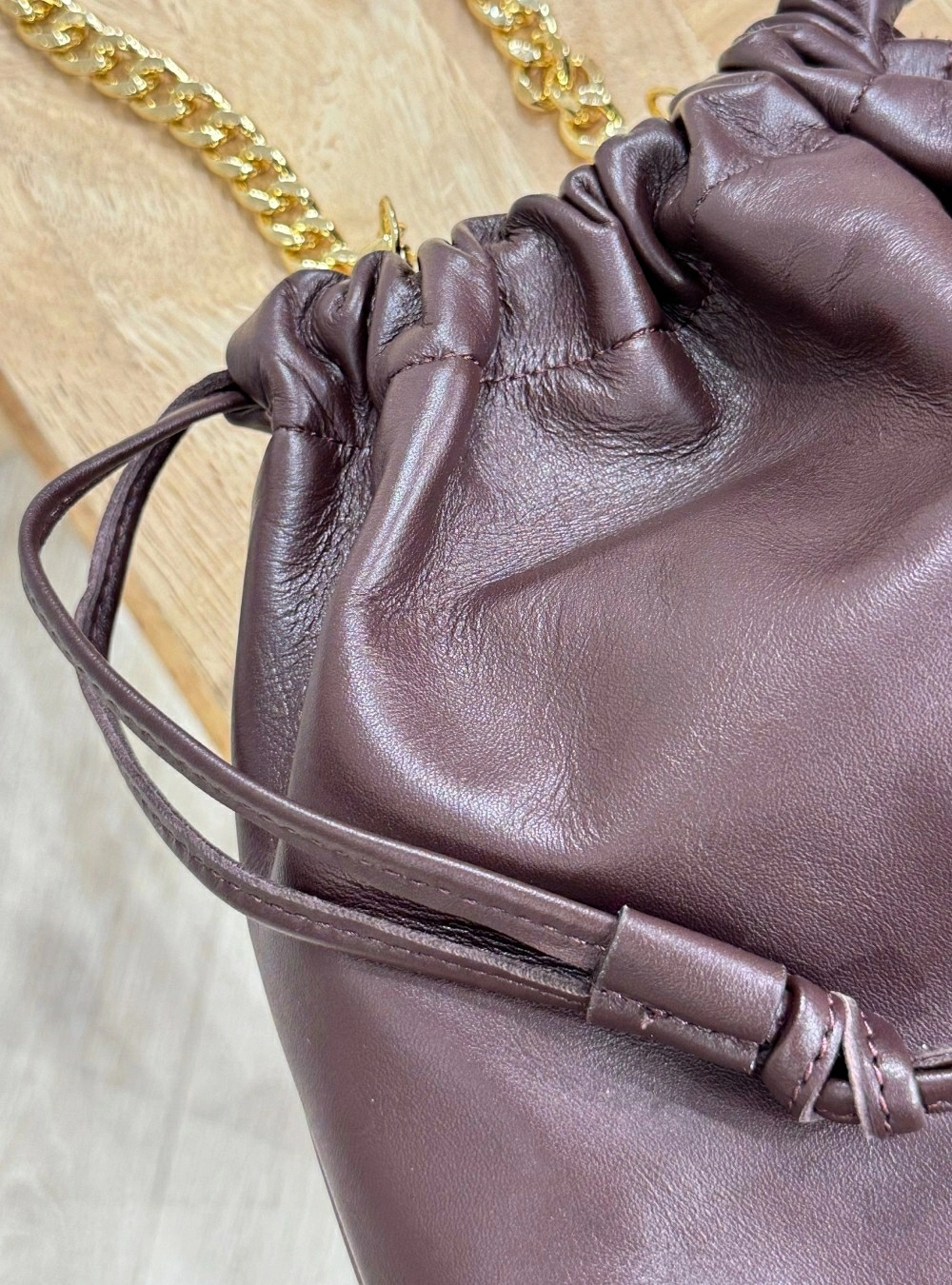Bolso piel cierre cordon