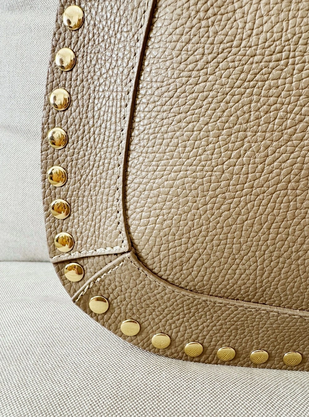 Bolso piel ovalado tachas Bolso piel ovalado tachas