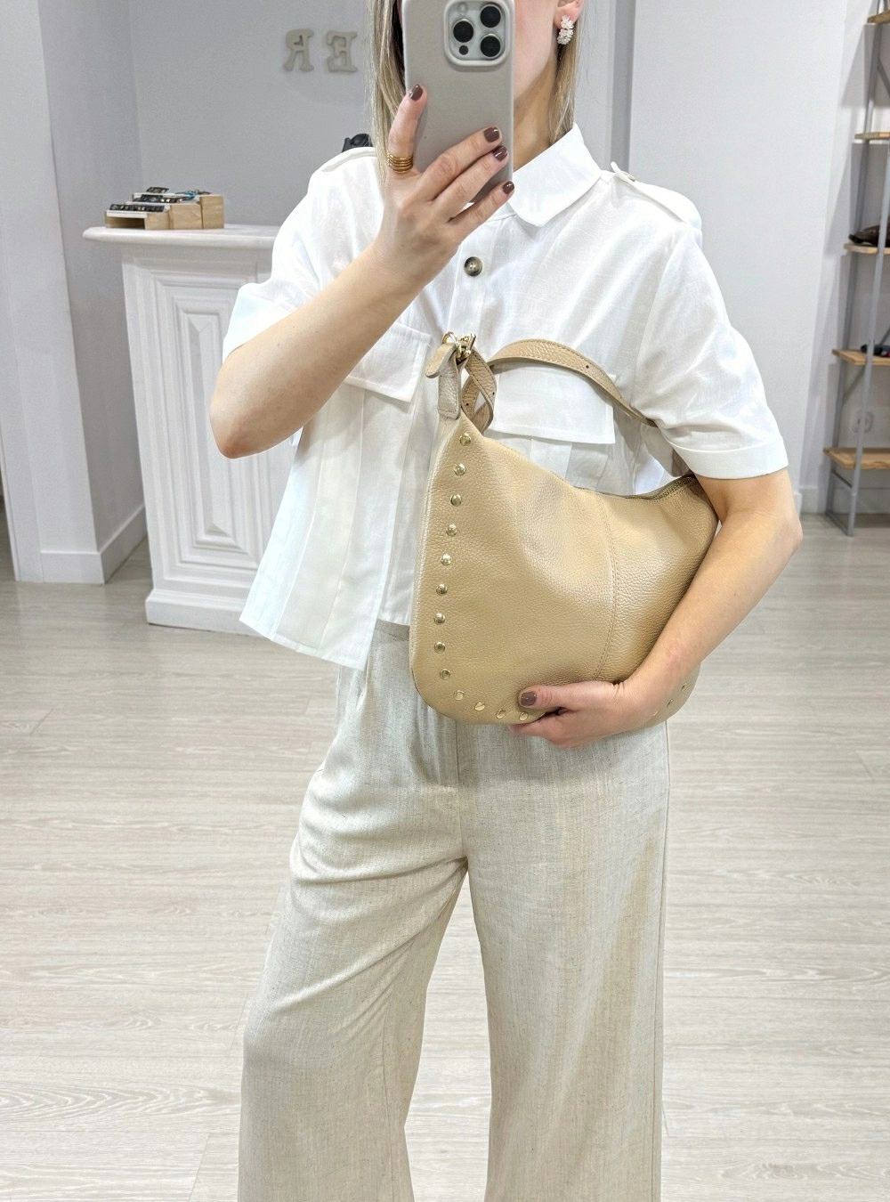 Bolso piel semi ovalado tachas Bolso piel semi ovalado tachas
