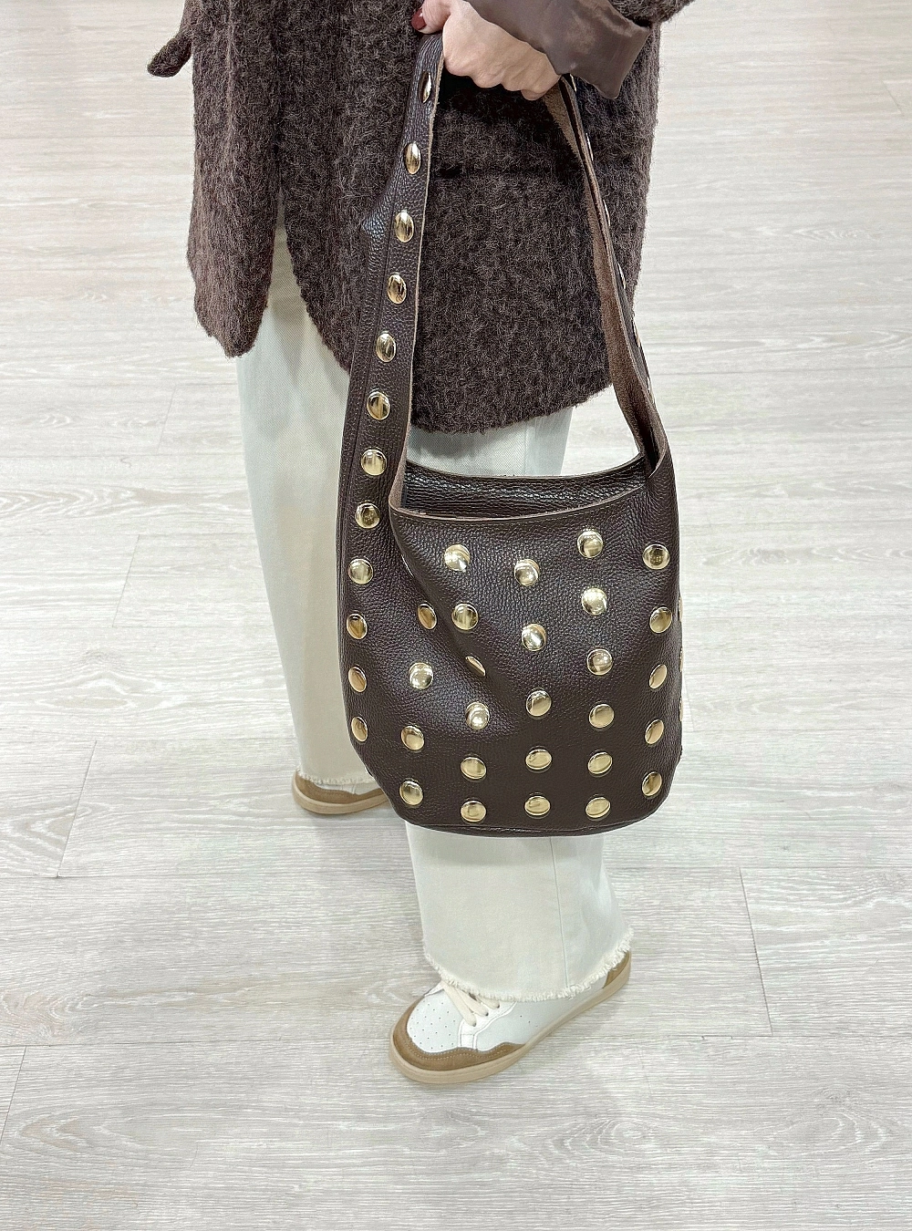 Bolso piel tachas frontal