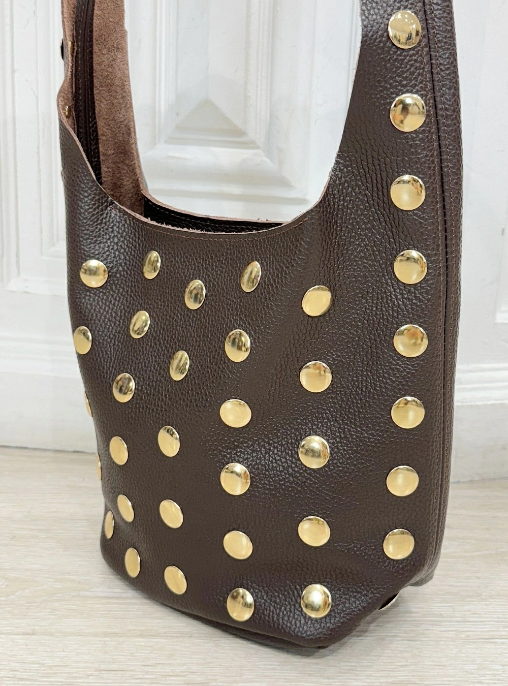 Bolso piel tachas frontal