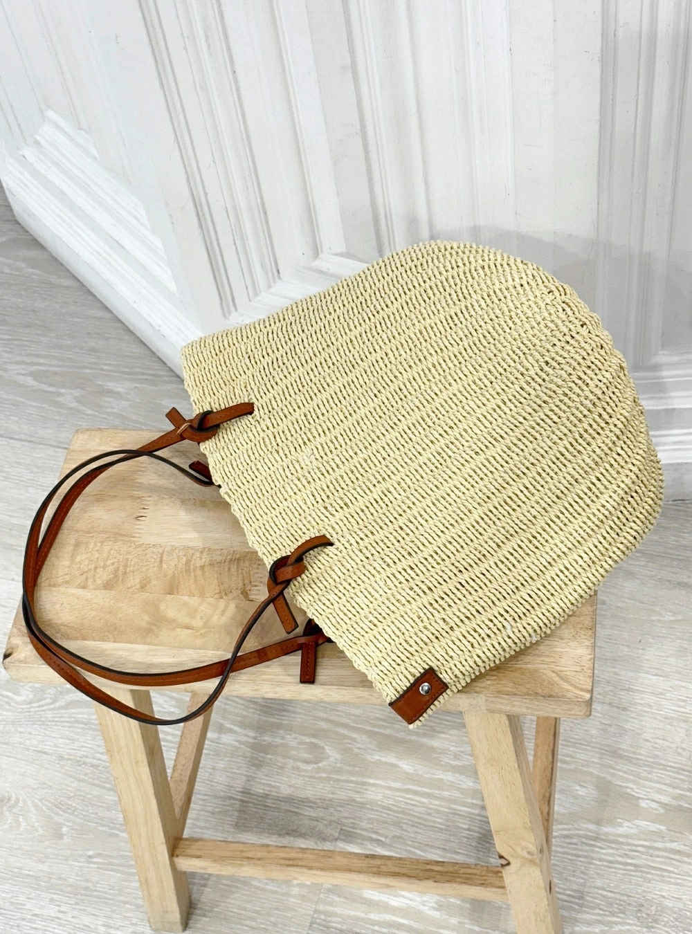 Bolso rafia y correas