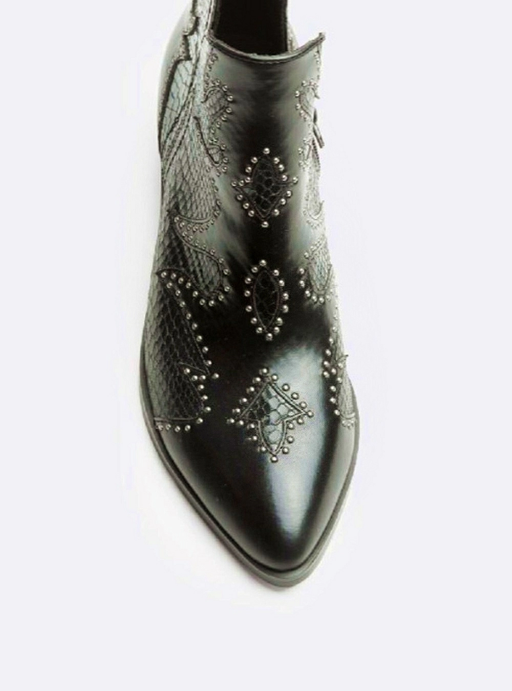 Botin cowboy tachas