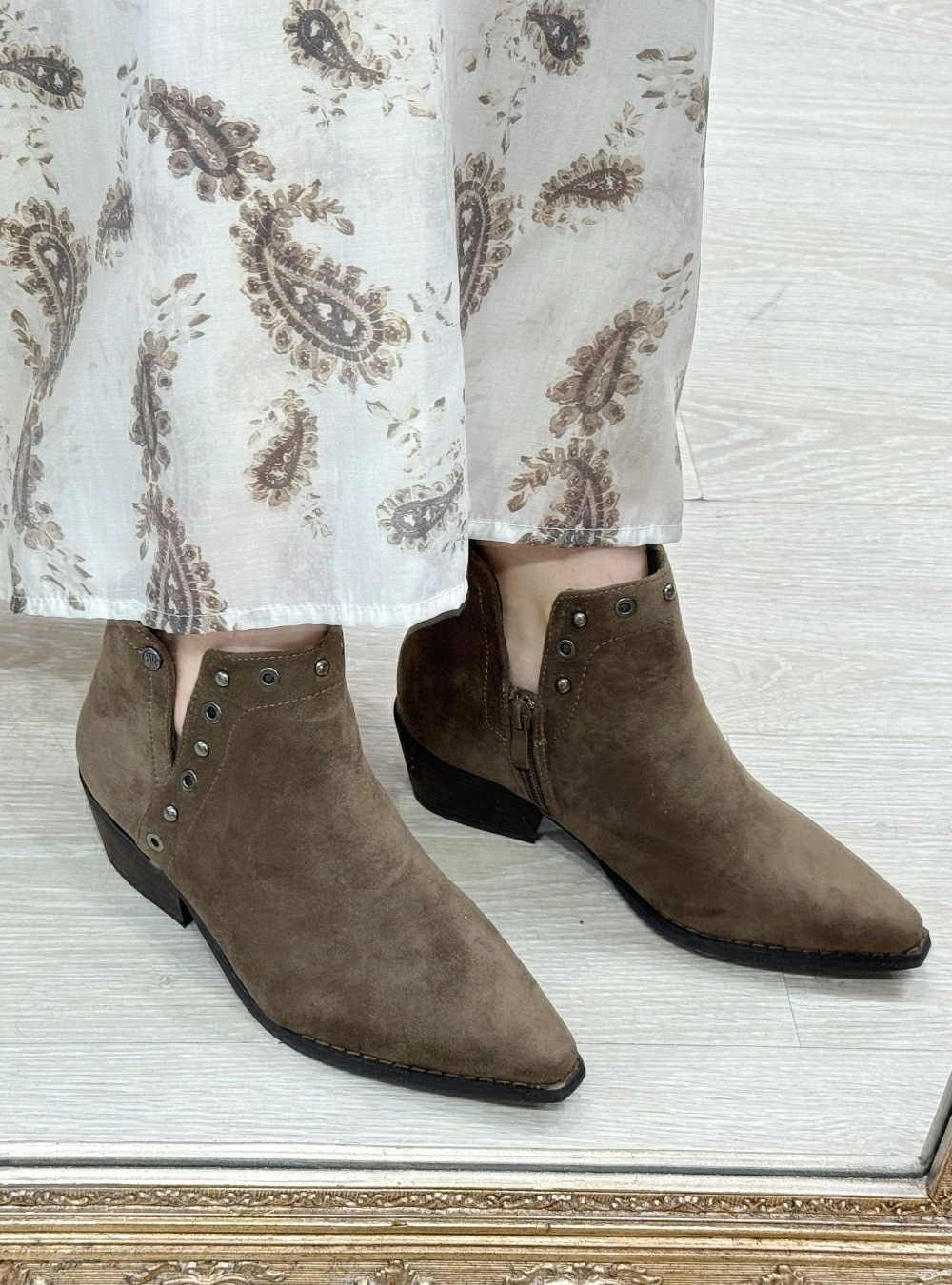 Botin tachas y cremallera Botin tachas y cremallera