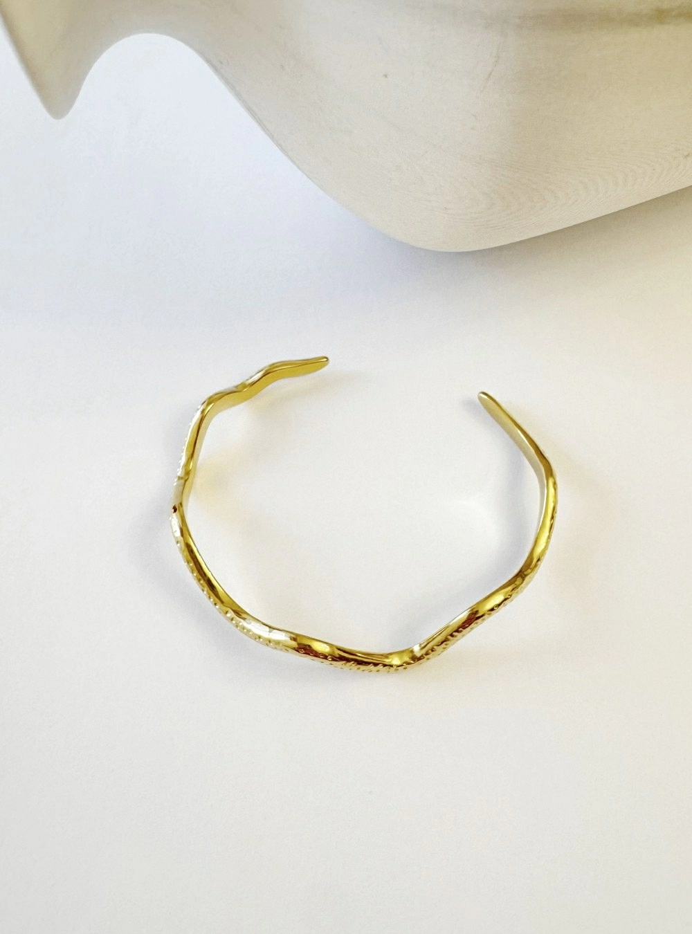 Brazalete zig zag puntos
