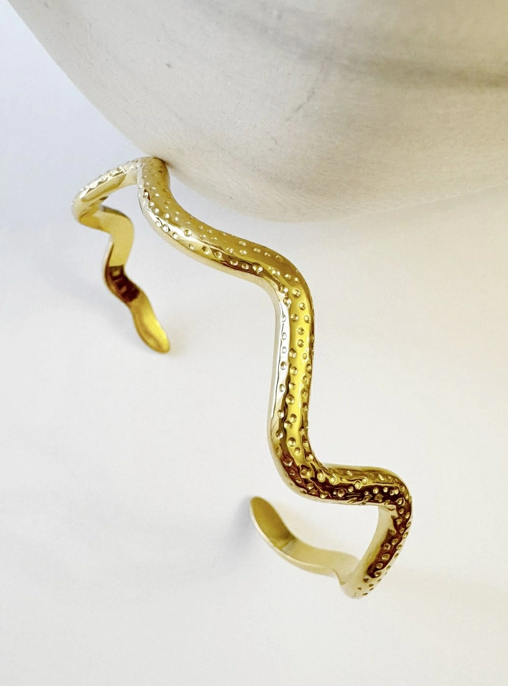 Brazalete zig zag puntos