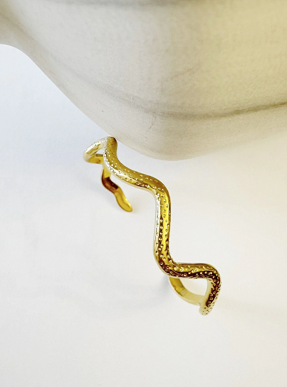 Brazalete zig zag puntos