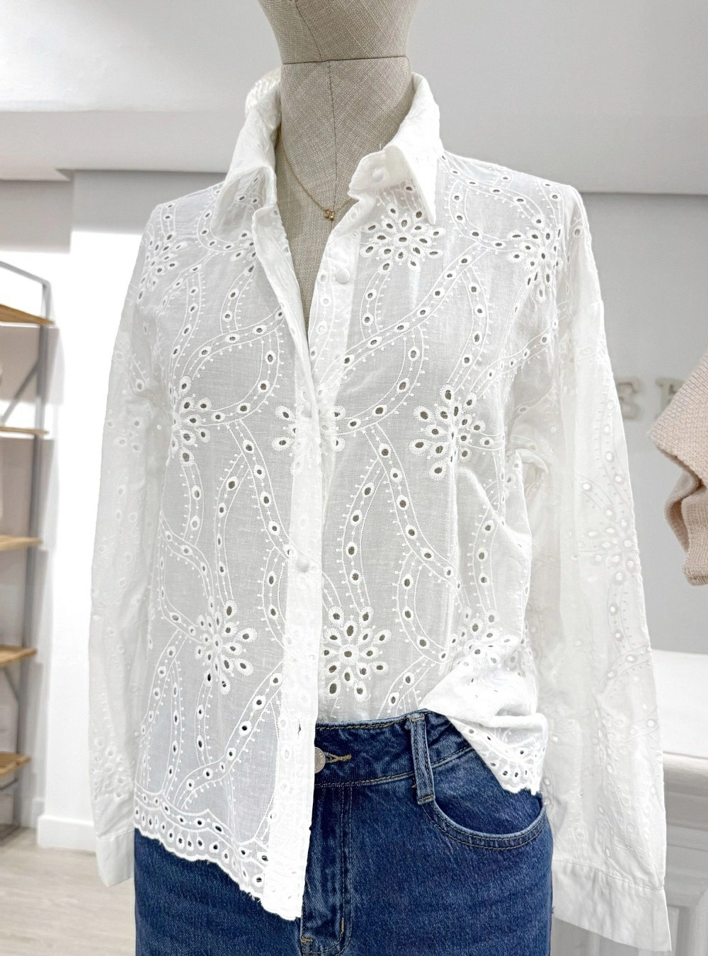 Camisa ml bordados troquelados