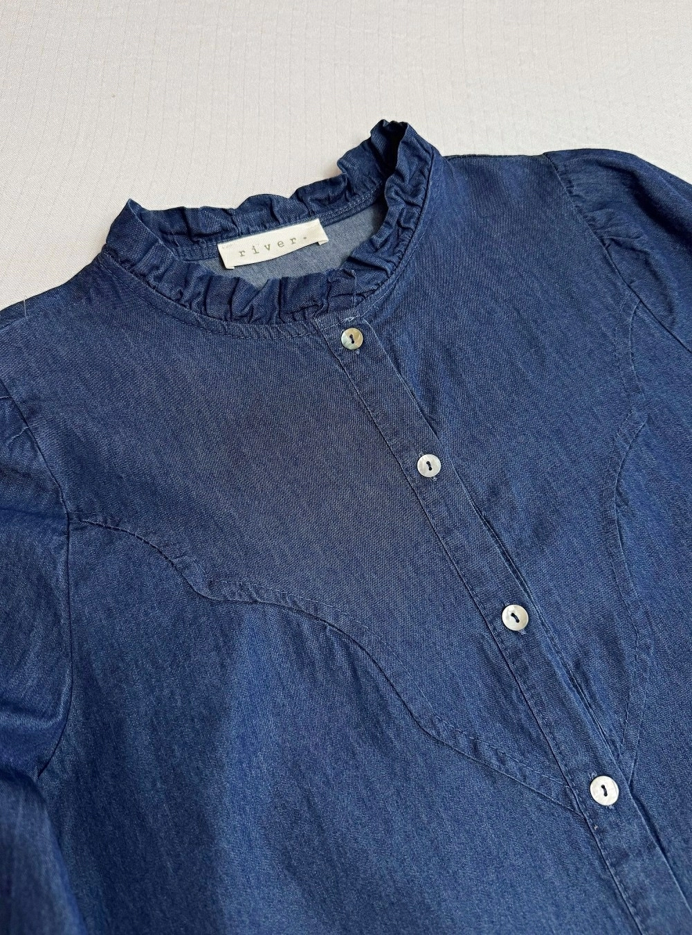 Camisa ml denim cuello fruncido Camisa ml denim cuello fruncido
