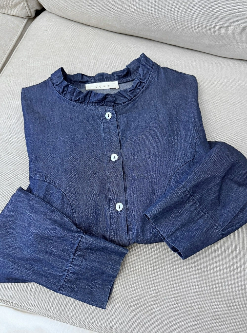 Camisa ml denim cuello fruncido Camisa ml denim cuello fruncido