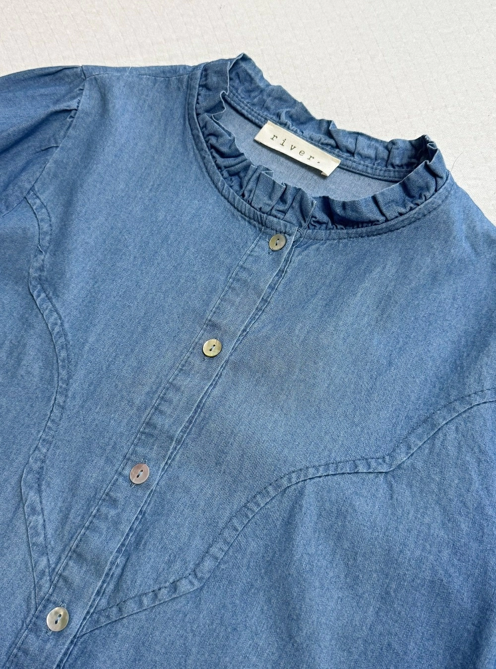 Camisa ml denim cuello fruncido Camisa ml denim cuello fruncido