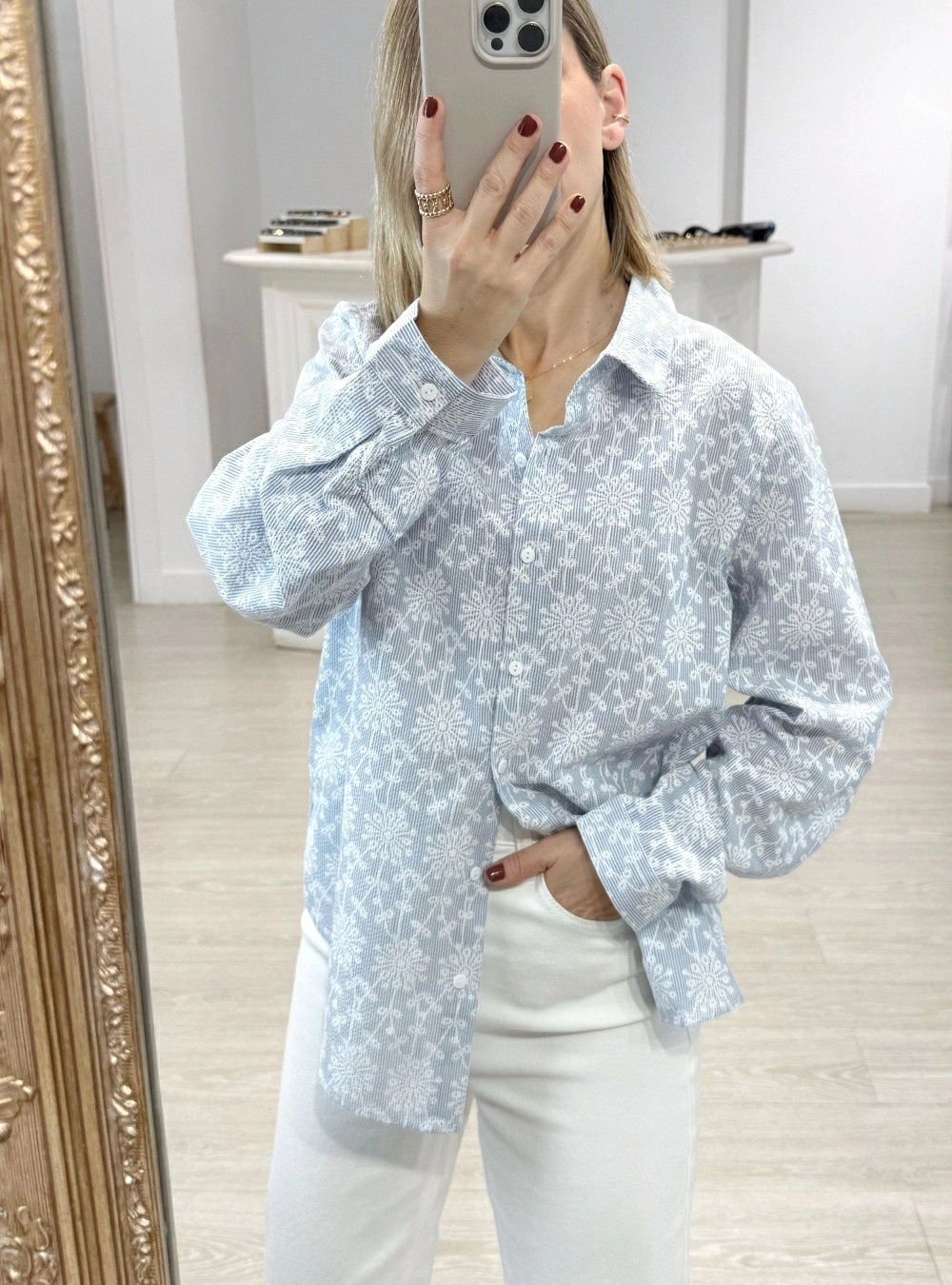 Camisa rayas y estampado floral