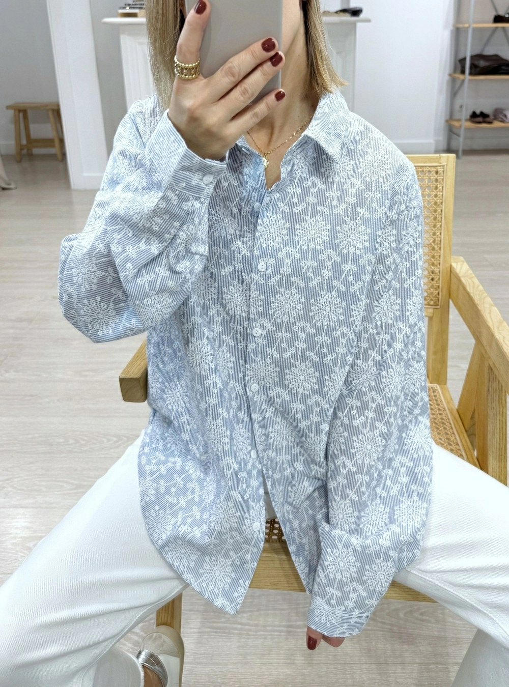 Camisa rayas y estampado floral
