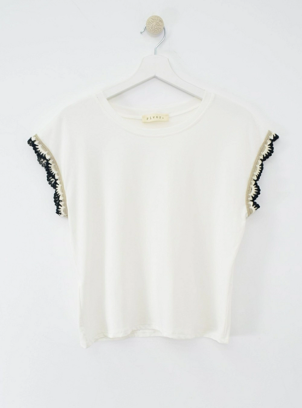 Camiseta sm borde bordado