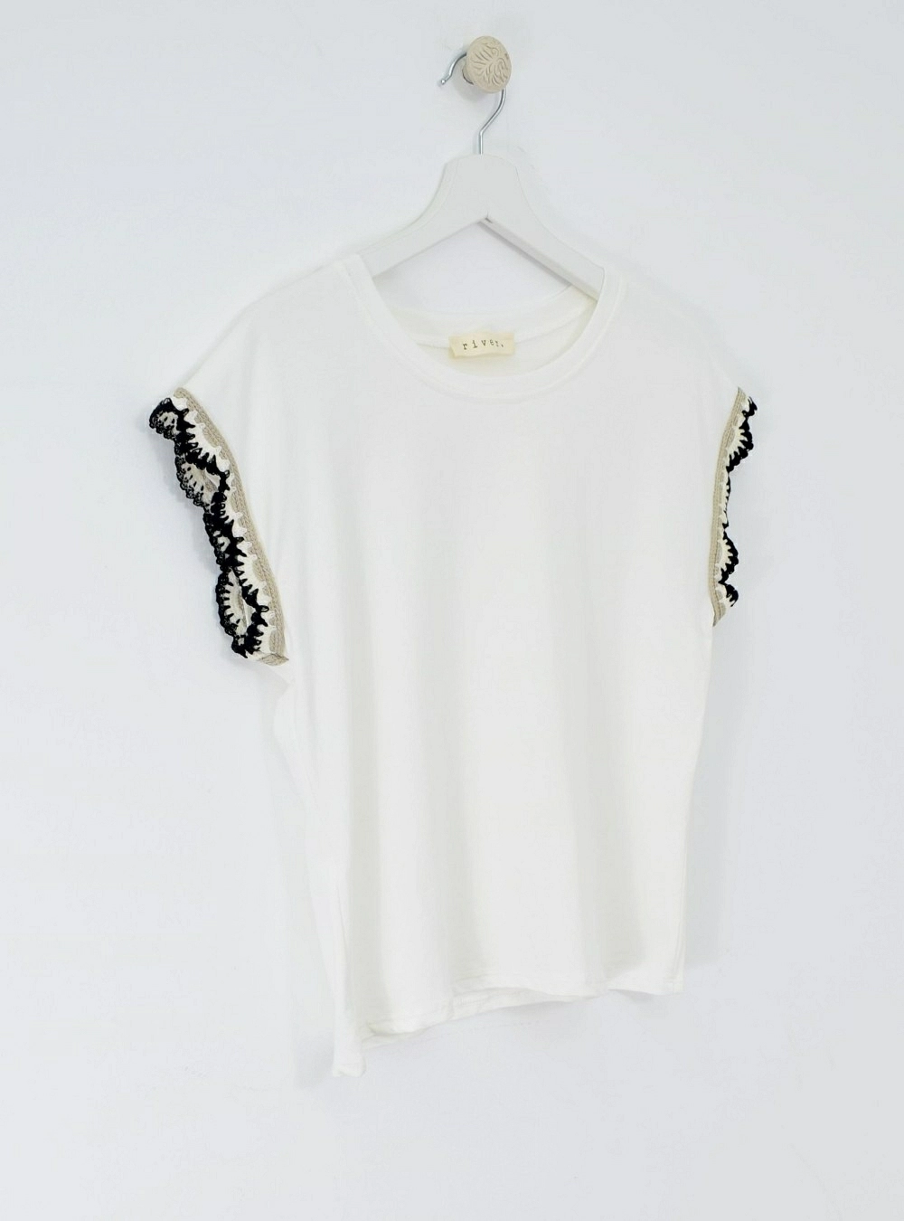 Camiseta sm borde bordado