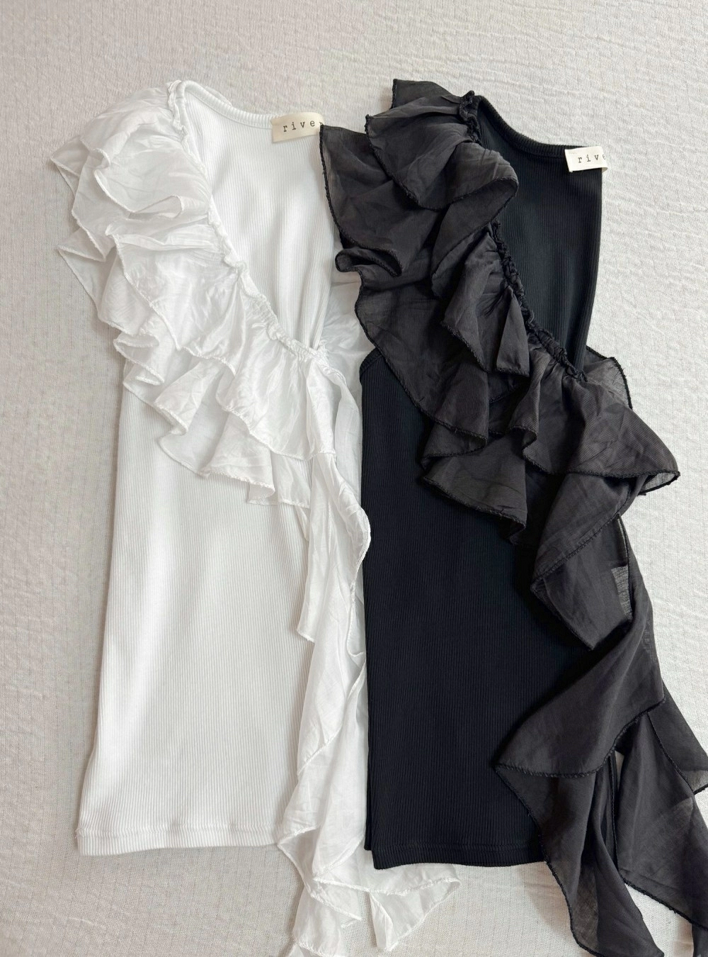 Camiseta sm volantes hombros