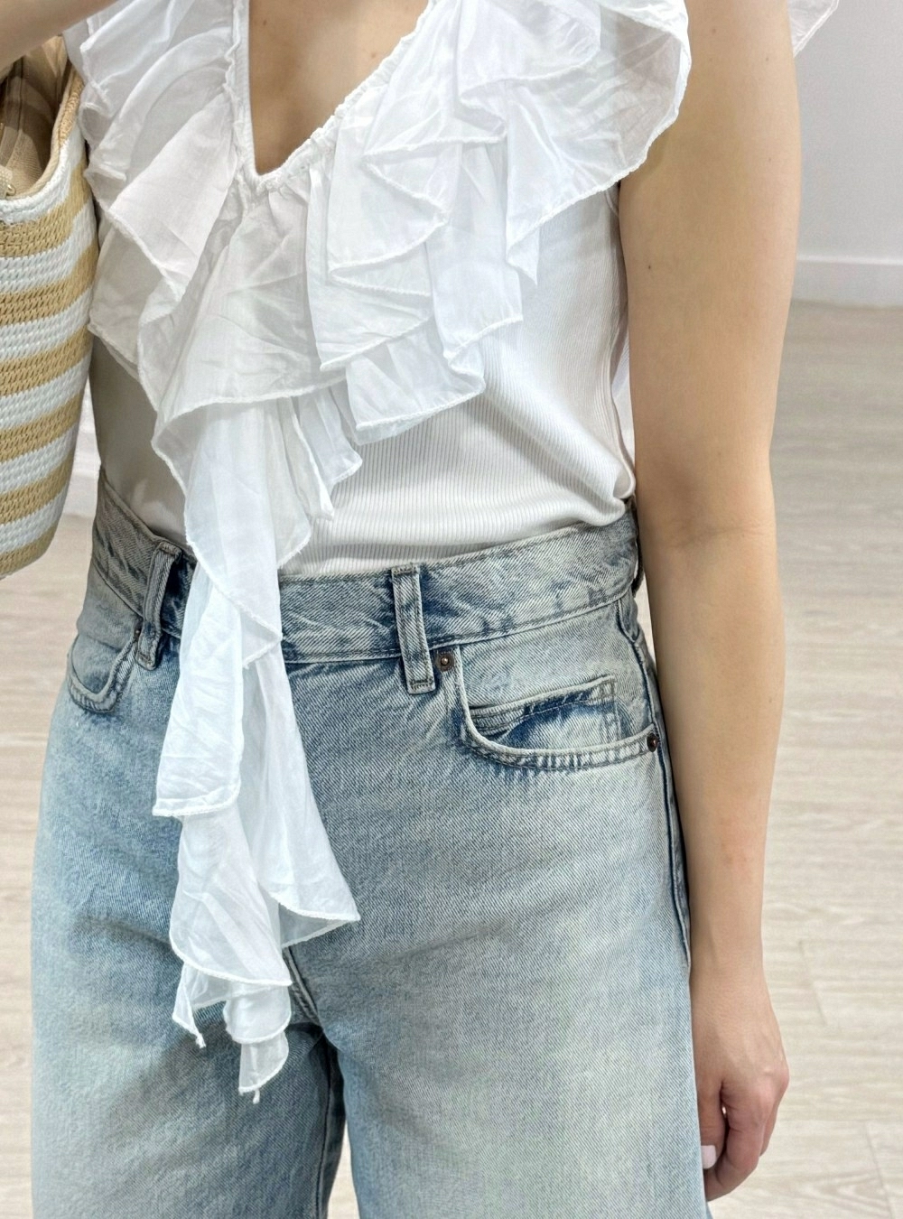 Camiseta sm volantes hombros