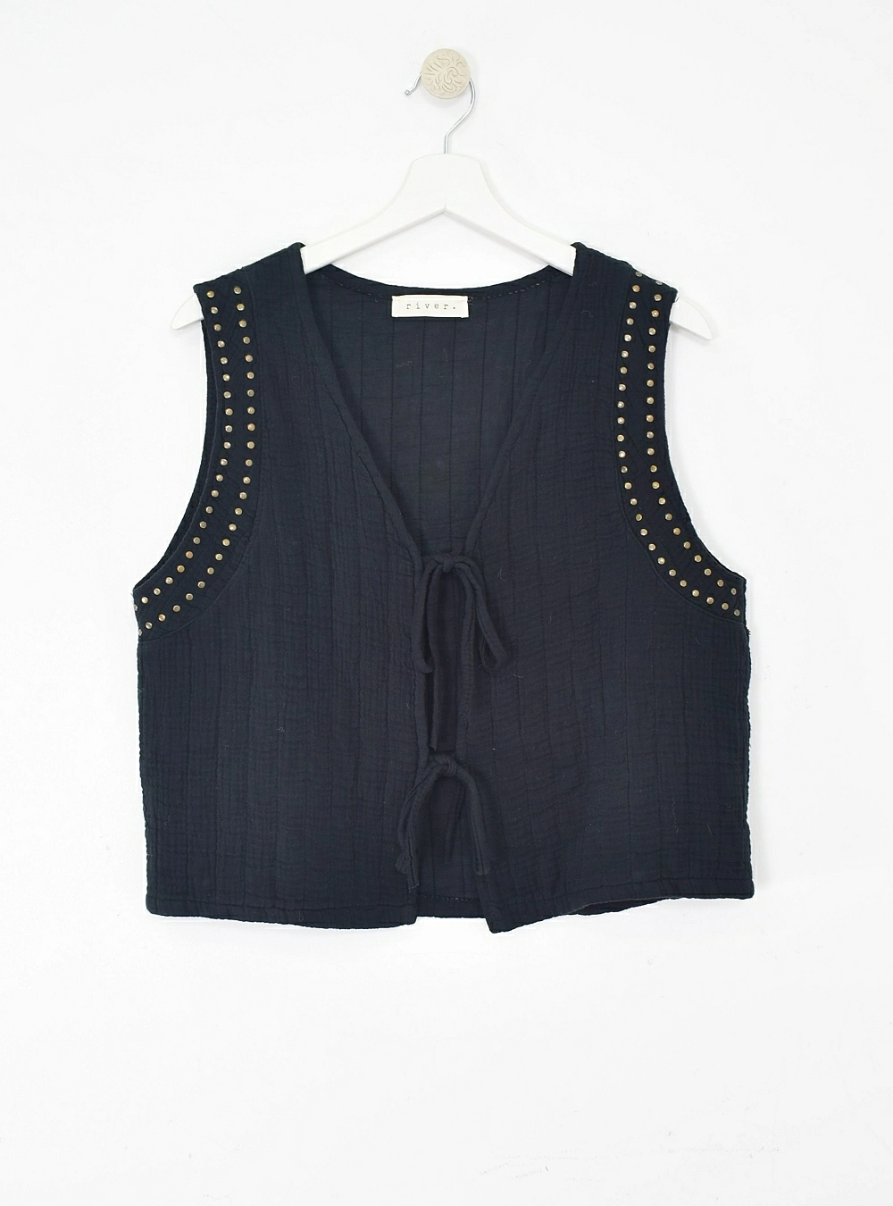 Chaleco lazos y tachas Chaleco lazos y tachas