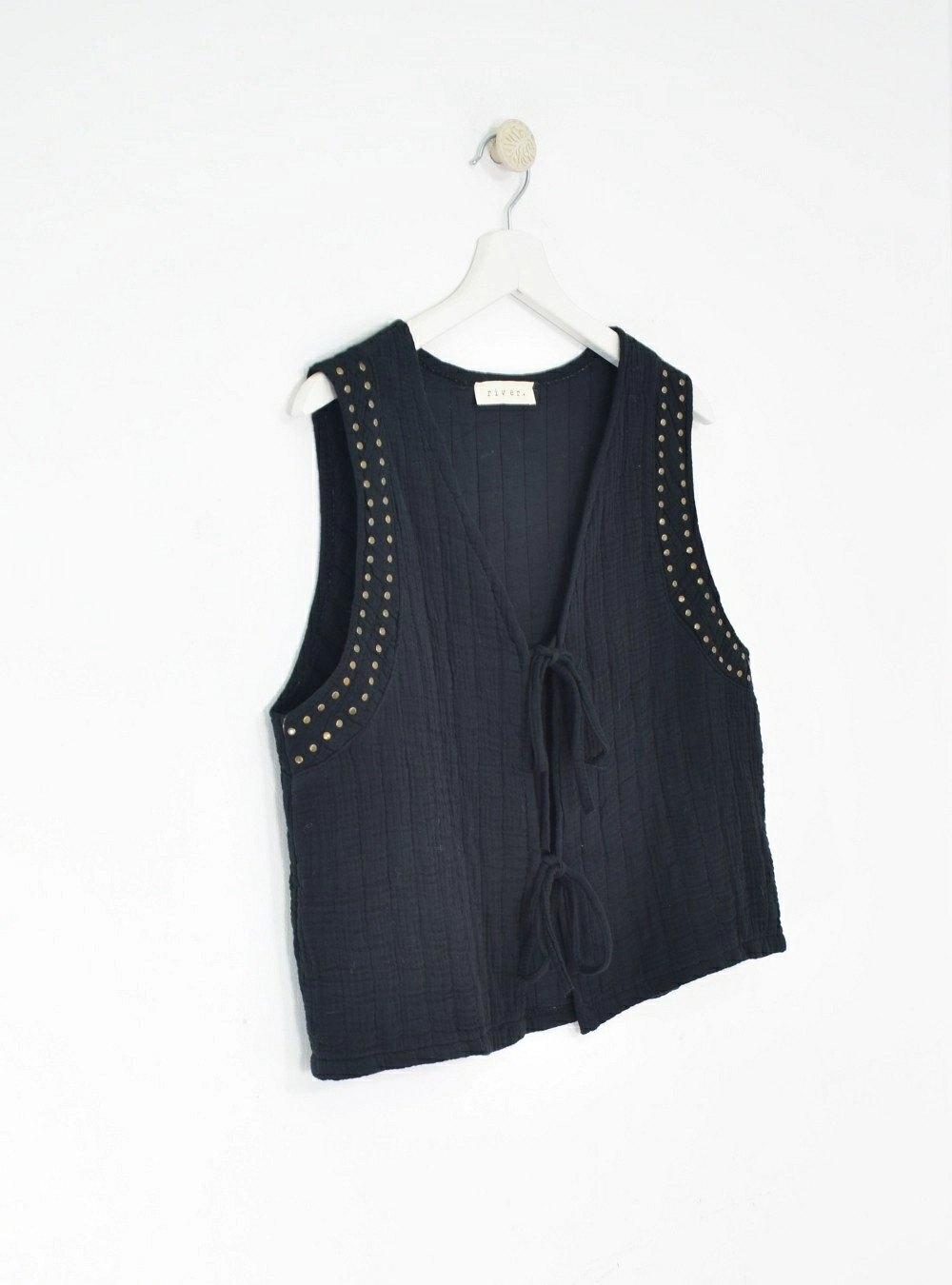 Chaleco lazos y tachas Chaleco lazos y tachas