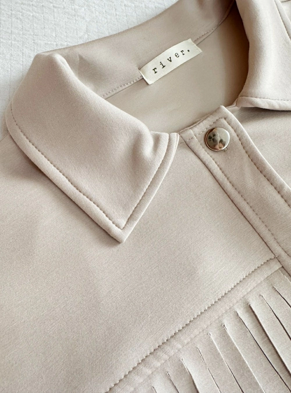 Chaqueta botones y flecos