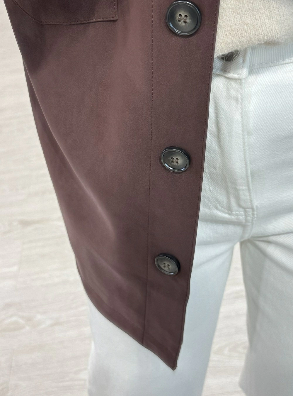 Chaqueta efecto ante botones